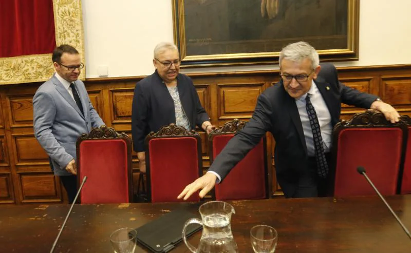 La catedrática María Josefa Sanz, cronista oficial de Avilés, se jubila. La Universidad le rinde un cálido homenaje.