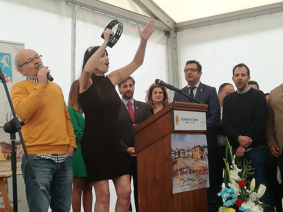 La actriz asturiana Beatriz Rico fue la encargada de pregonar este año el XXXIX Festival del Arroz con Leche de Cabranes