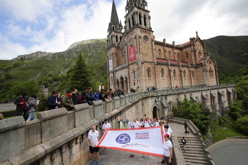 El presidente grupista, Antonio Corripio, señaló en la XXVI Marcha a Covadonga que «el reto es atraer a los niños para que ayuden a conservar estas tradiciones».