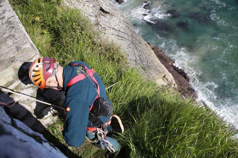 Fotos: Importante despliegue para continuar la búsqueda del joven desaparecido en Llanes