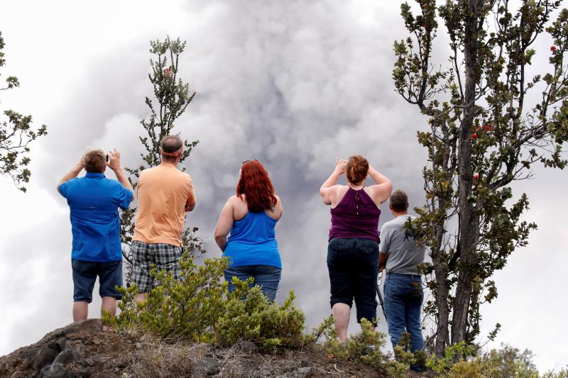 Una erupción explosiva en la cima creó una nube de más de 9.000 metros de ceniza que obligó a residentes cercanos a buscar refugio