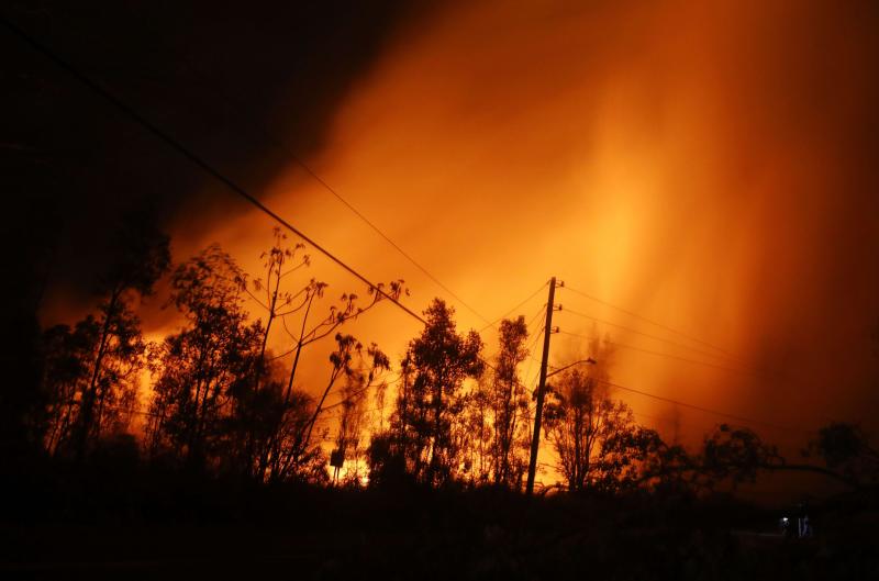 Una erupción explosiva en la cima creó una nube de más de 9.000 metros de ceniza que obligó a residentes cercanos a buscar refugio