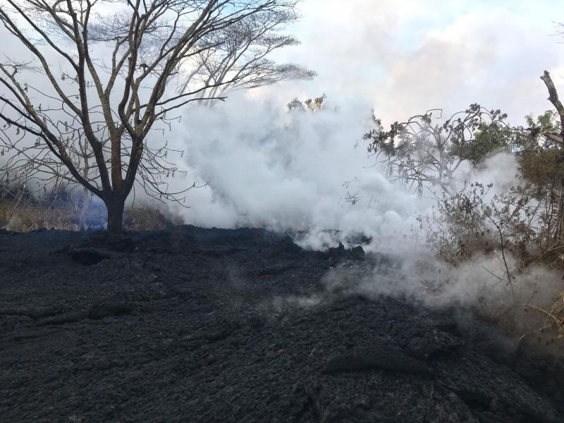 Una erupción explosiva en la cima creó una nube de más de 9.000 metros de ceniza que obligó a residentes cercanos a buscar refugio