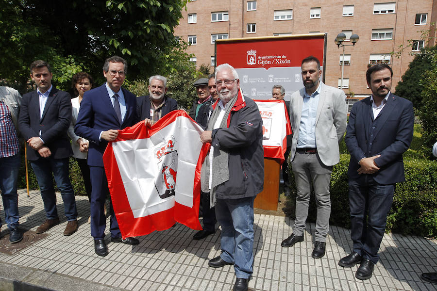 El coordinador federal de IU asistió a la inauguración de los jardines de los Abogados de Atocha' en la calle Peña Santa de Enol, nombre que se otorga a propuesta de IU en memoria de los cinco abogados laboralistas asesinados por terroristas de ultra derecha hace ahora 41 años