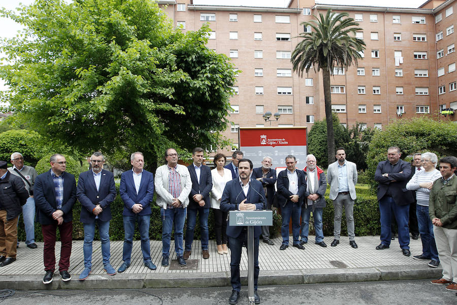 El coordinador federal de IU asistió a la inauguración de los jardines de los Abogados de Atocha' en la calle Peña Santa de Enol, nombre que se otorga a propuesta de IU en memoria de los cinco abogados laboralistas asesinados por terroristas de ultra derecha hace ahora 41 años