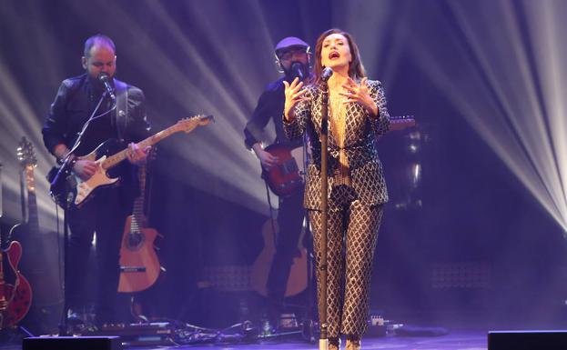 Luz Casal, durante el concierto que ofreció hace dos meses en Avilés.