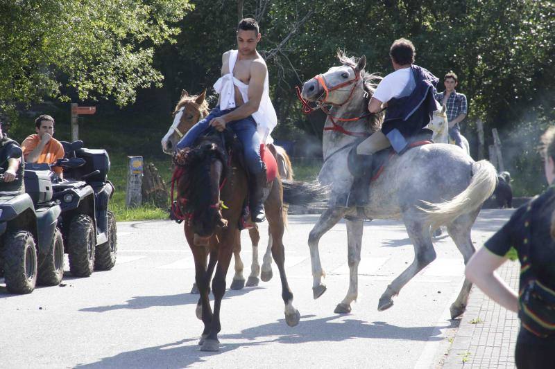 Más de sesenta jinetes participaron en la concentración ecuestre de El Peral.