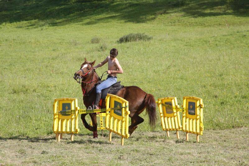Más de sesenta jinetes participaron en la concentración ecuestre de El Peral.