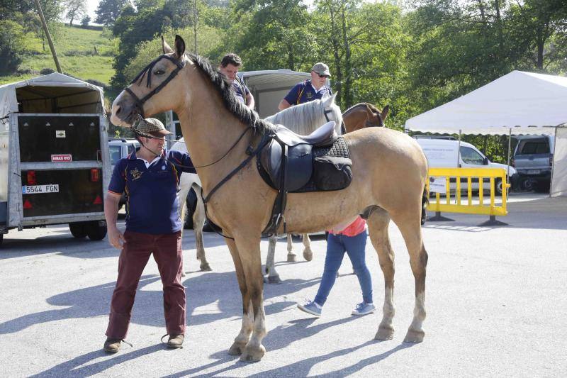 Más de sesenta jinetes participaron en la concentración ecuestre de El Peral.