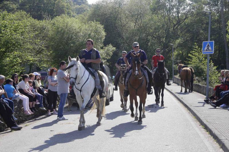 Más de sesenta jinetes participaron en la concentración ecuestre de El Peral.