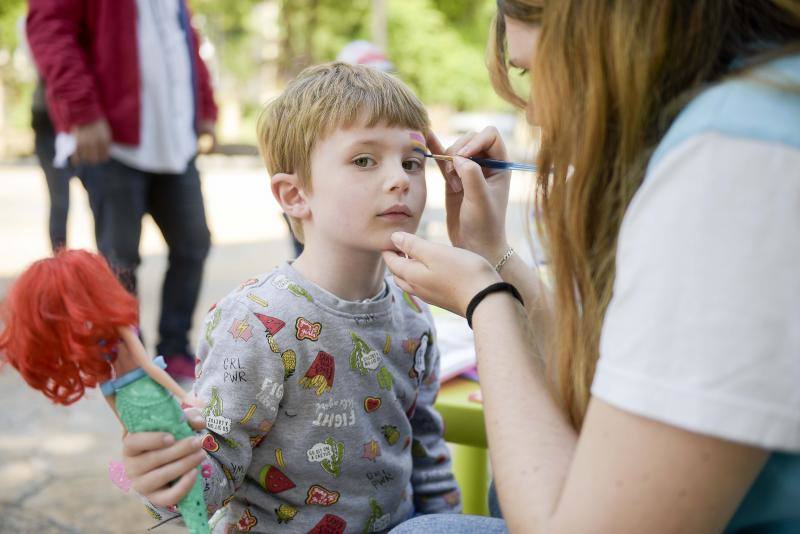Los puestos tradicionales y los juegos infantiles amenizaron la jornada festiva.