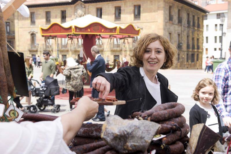 Los puestos tradicionales y los juegos infantiles amenizaron la jornada festiva.