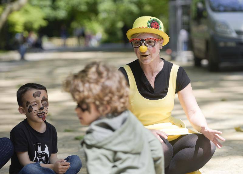 Los puestos tradicionales y los juegos infantiles amenizaron la jornada festiva.