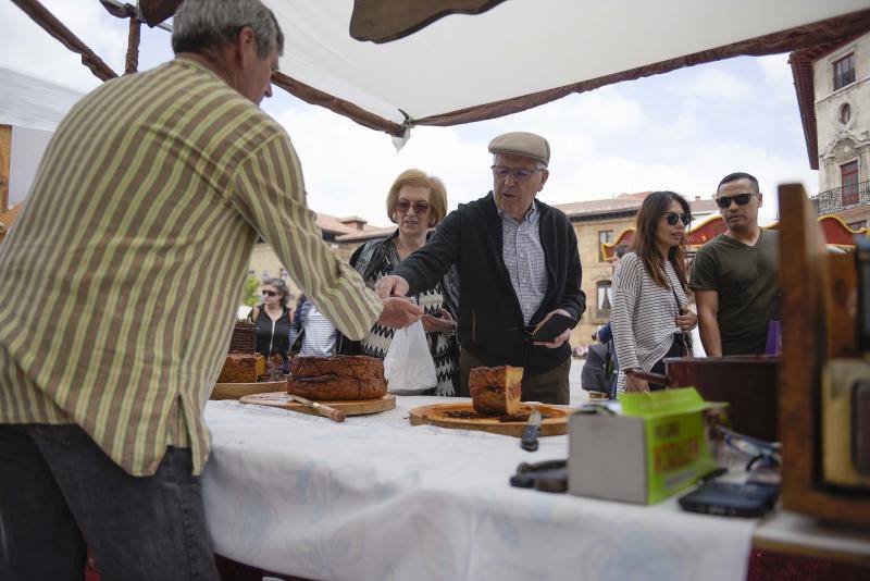 Los puestos tradicionales y los juegos infantiles amenizaron la jornada festiva.