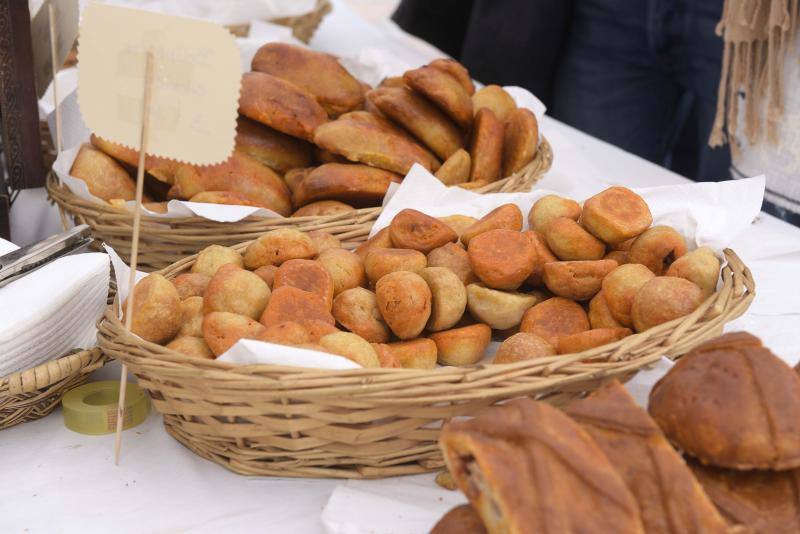 Los puestos tradicionales y los juegos infantiles amenizaron la jornada festiva.