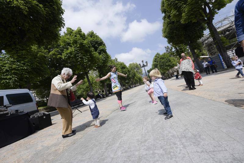 Los puestos tradicionales y los juegos infantiles amenizaron la jornada festiva.