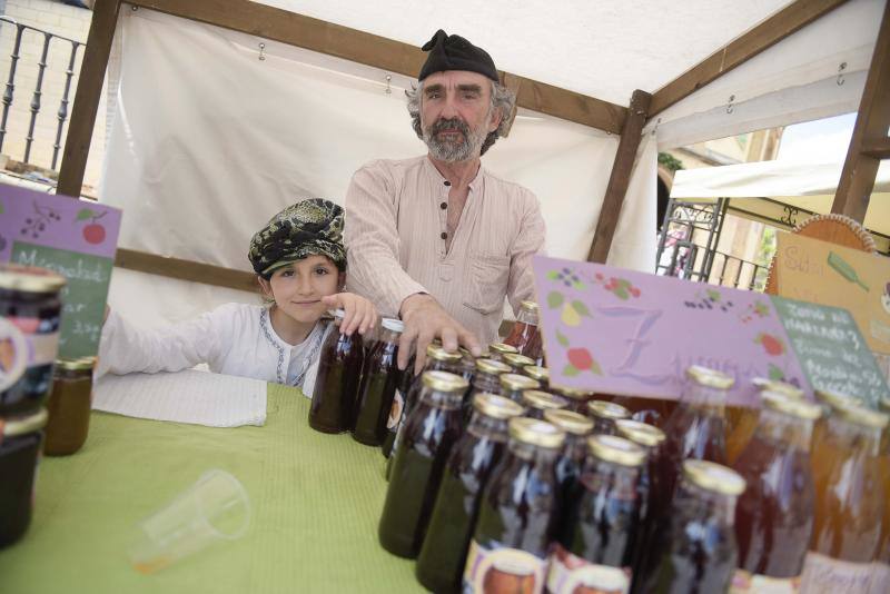 Los puestos tradicionales y los juegos infantiles amenizaron la jornada festiva.