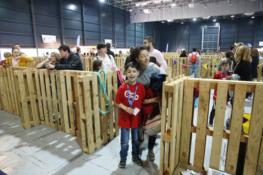 Los pequeños gijoneses aprendieron la importancia de la robótica en el recinto ferial Luis Adaro.