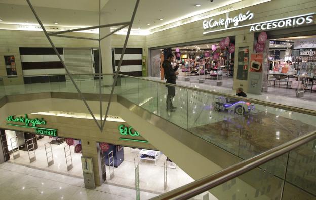 Tiendas de El Corte Inglés en el Calatrava, que cerrarán sus puertas el 15 de julio. 