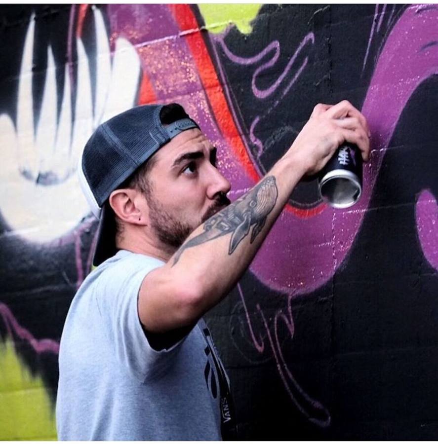 Diez artistas de street art, ilustración, graffiti y artes plásticas participarán, del 29 de junio al 1 de julio, en Metrópoli. Realizarán obras de gran formato en directo ante los visitantes en varios puntos del recinto Luis Adaro de Gijón que estarán expuestas los diez días del festival. 