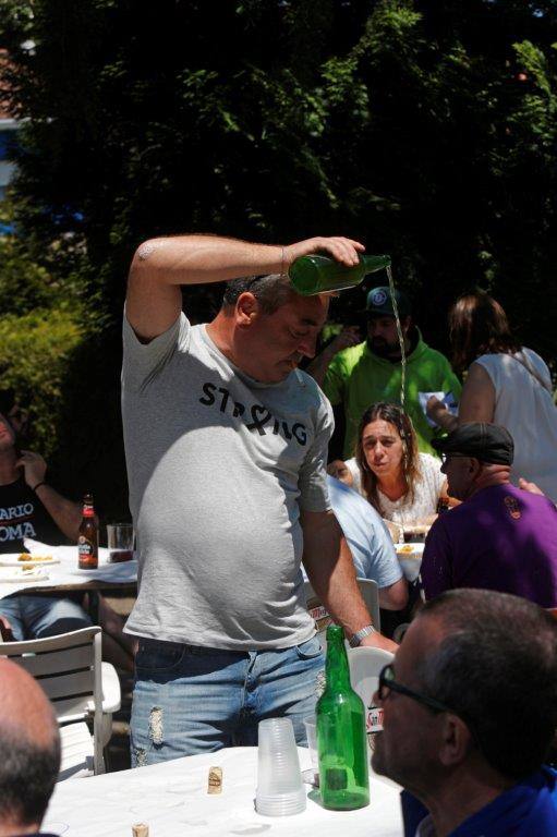 Miles de personas han disfrutado de un Martes de Campo soleado que ha llenado numerosos rincones de Oviedo.