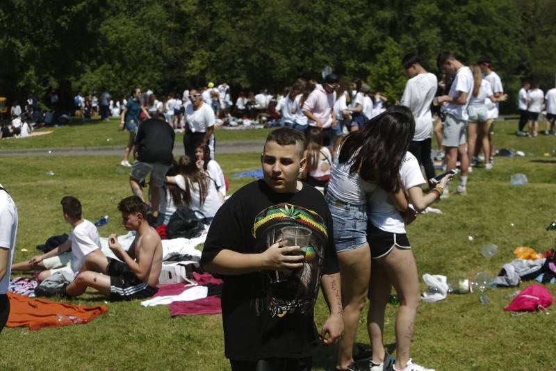 Miles de personas han disfrutado de un Martes de Campo soleado que ha llenado numerosos rincones de Oviedo.