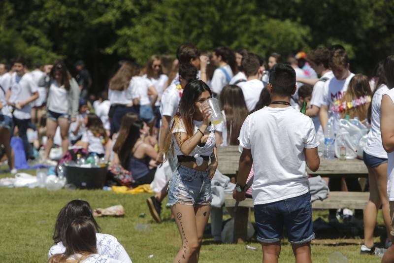 Miles de personas han disfrutado de un Martes de Campo soleado que ha llenado numerosos rincones de Oviedo.