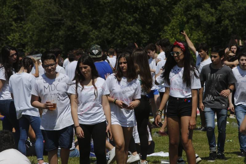 Miles de personas han disfrutado de un Martes de Campo soleado que ha llenado numerosos rincones de Oviedo.