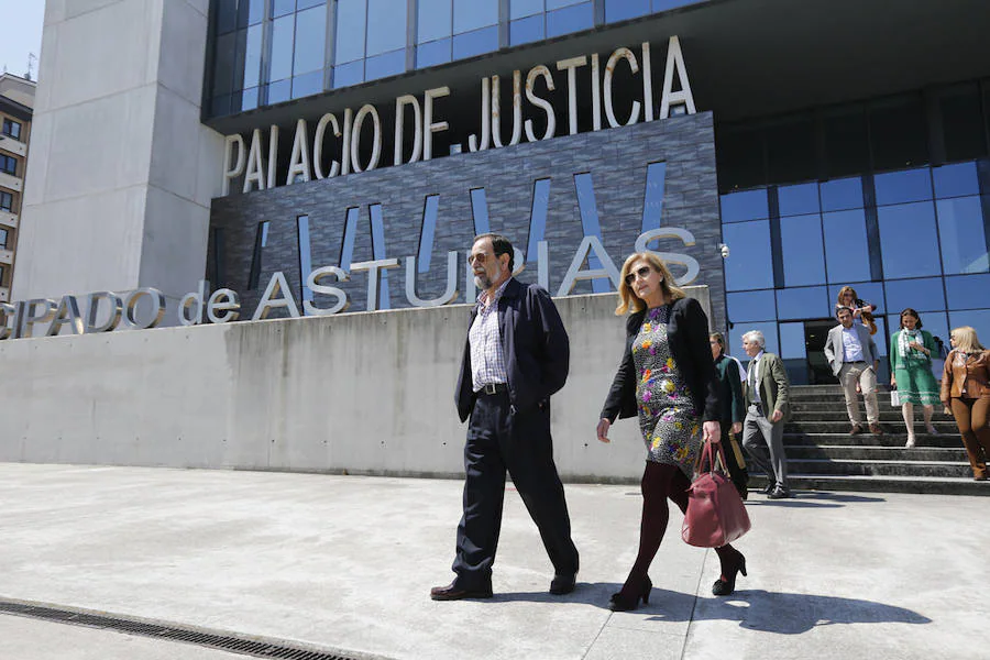 Fotos: Jueces y fiscales asturianos secunda la huelga nacional 