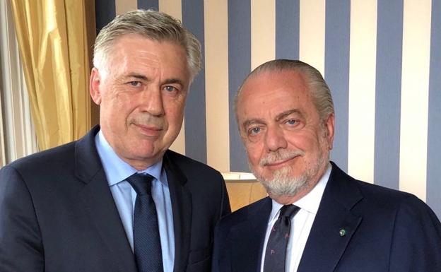 Carlo Ancelotti junto al presidente del Nápoles, Aurelio De Laurentiis.