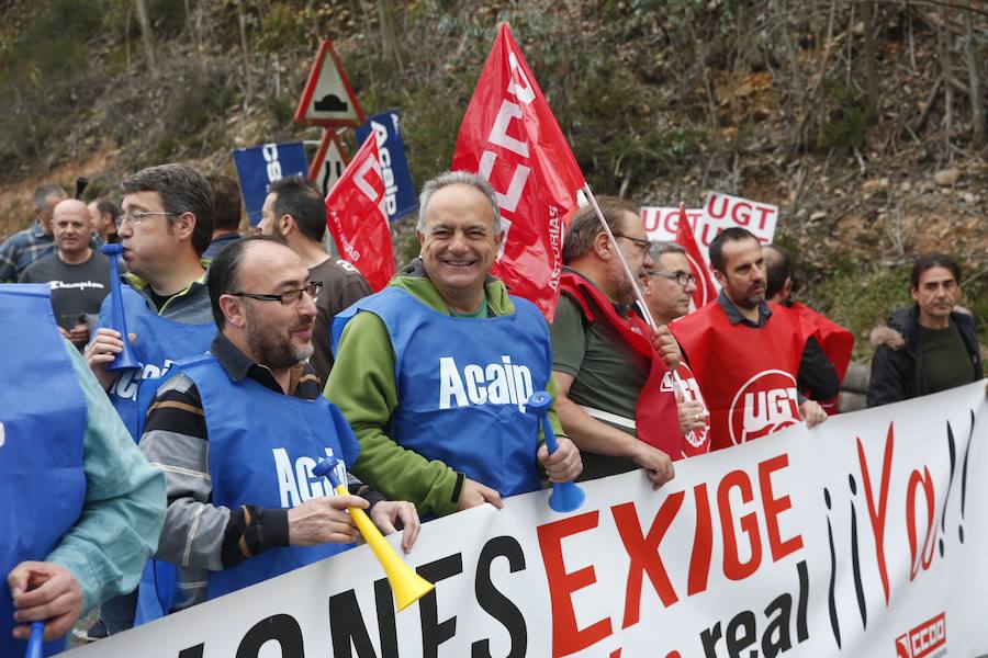 Fotos: Concentración de funcionarios ante la cárcel de Asturias