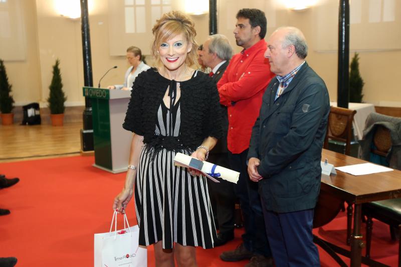 El alcalde de Oviedo, Wenceslao López, ha presidido el homenaje a los 58 funcionarios que este año se jubilan o cumplen 25 y 40 años de servicio en la administración local. El acto coincide con la festividad de Santa Rita, patrona de los empleados públicos.