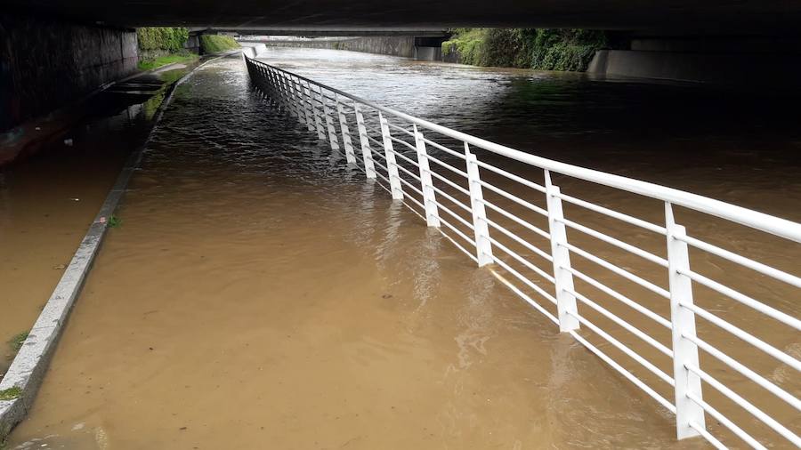 El Valle de Fontaciera, inundado por el desbordamiento del río Pinzales