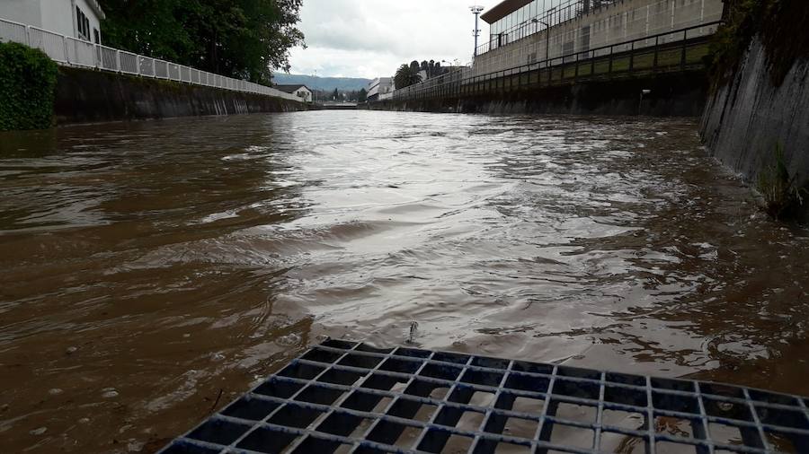 El Valle de Fontaciera, inundado por el desbordamiento del río Pinzales