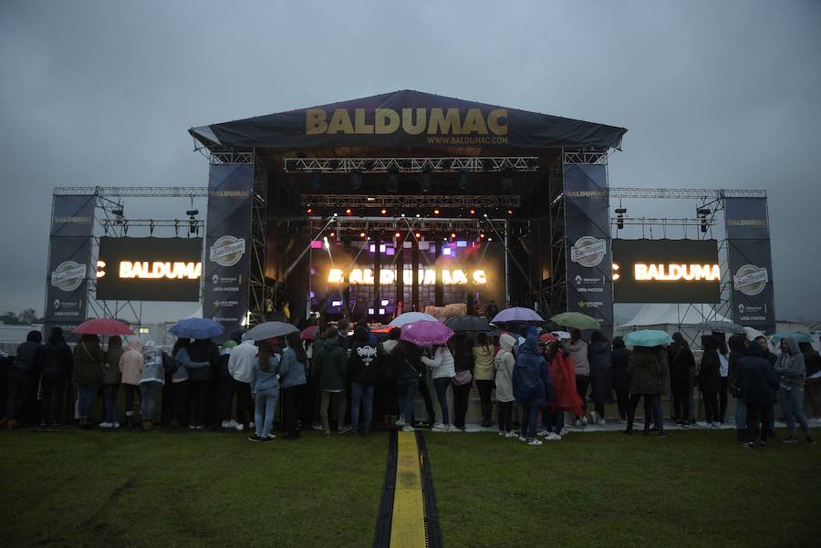 La lluvia complica la primera jornada de la cita en La Morgal