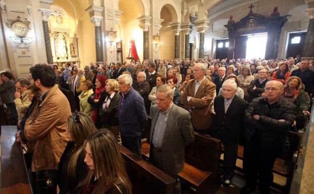 La basílica de San Juan el Real se quedó pequeña para acoger al gran número de personas que quiso despedirse de Begoña Pérez.