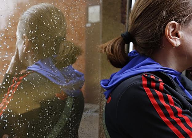 La mujer violada en Nuevo Roces en marzo de 2017, ayer, a la salida del gimnasio al que acude a clases de defensa personal. 