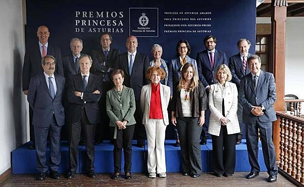 Jurado del Premio Princesa de Asturias de Ciencias Sociales. 