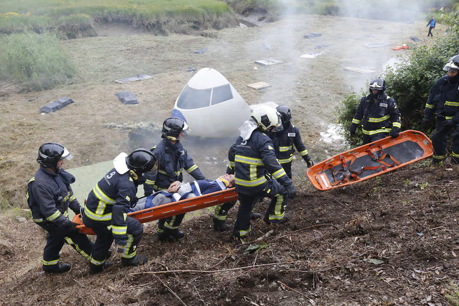 250 efectivos de diversos organismos y administraciones pusieron a prueba su capacidad de respuesta ante grandes emergencias como un accidente de avión o una oleada de incendios