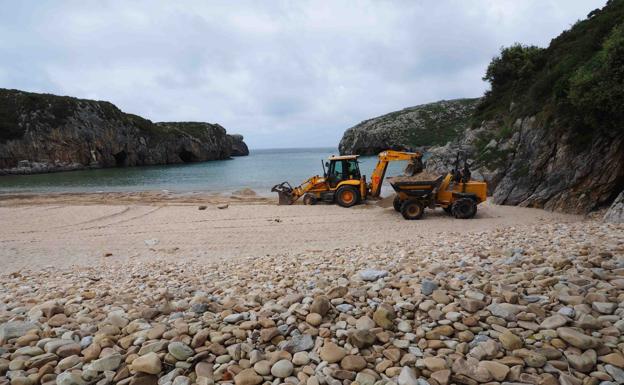 Los concejos costeros de Asturias se quejan por la escasa ayuda para el mantenimiento de las playas