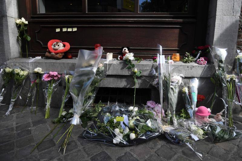 La ciudad belga recordó a las víctimas con un sentido minuto de silencio, encabezado por el primer ministro, Charles Michel, junto a decenas de policías y civiles con el rostro compungido y lágrimas en los ojos.