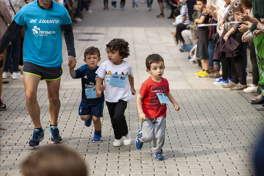 Los pequeños recorrieron la localidad acompañados de personas con discapacidad, que fueron un ejemplo de superación.