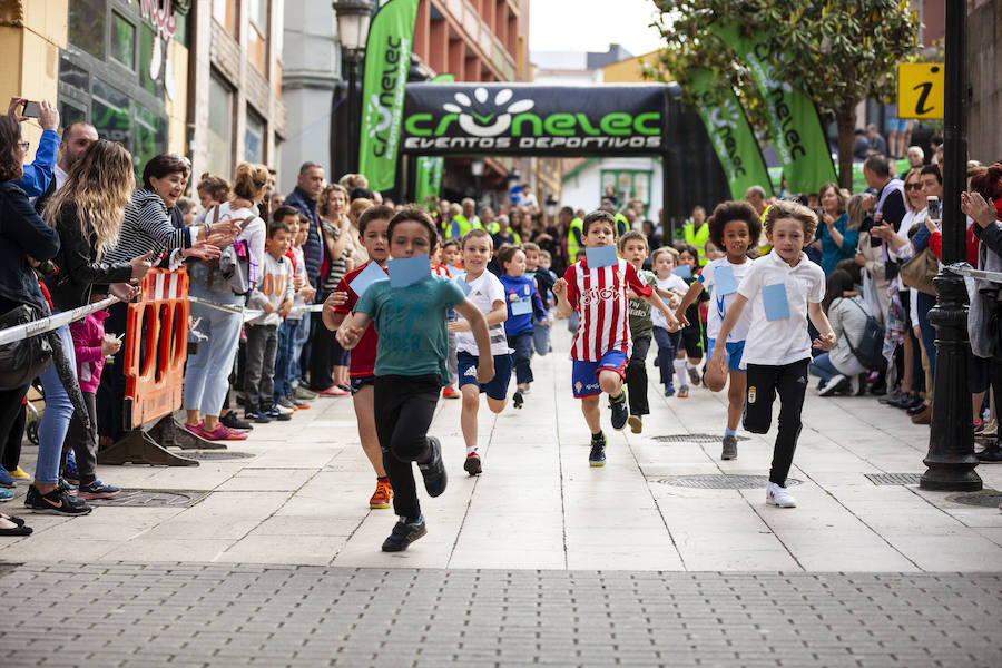 Los pequeños recorrieron la localidad acompañados de personas con discapacidad, que fueron un ejemplo de superación.