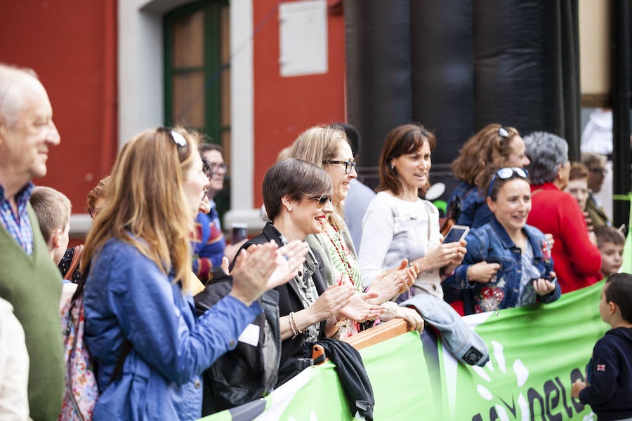 Los pequeños recorrieron la localidad acompañados de personas con discapacidad, que fueron un ejemplo de superación.