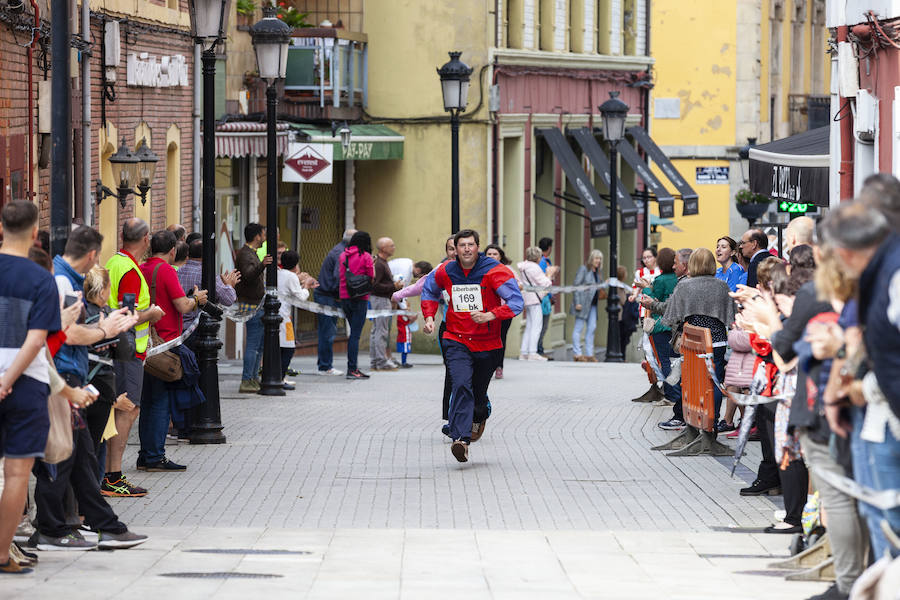 Los pequeños recorrieron la localidad acompañados de personas con discapacidad, que fueron un ejemplo de superación.