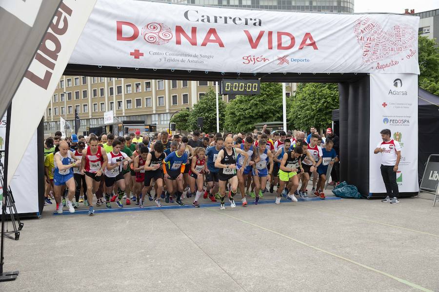 850 personas se sumaron a esta inciativa solidaria organizada por el Centro Comunitario de Sangre y Tejidos de Asturias, con el patrocinio de la Fundación EdP y la colaboración del Ayuntamiento de Gijón, la Dirección General de Deportes y EL COMERCIO