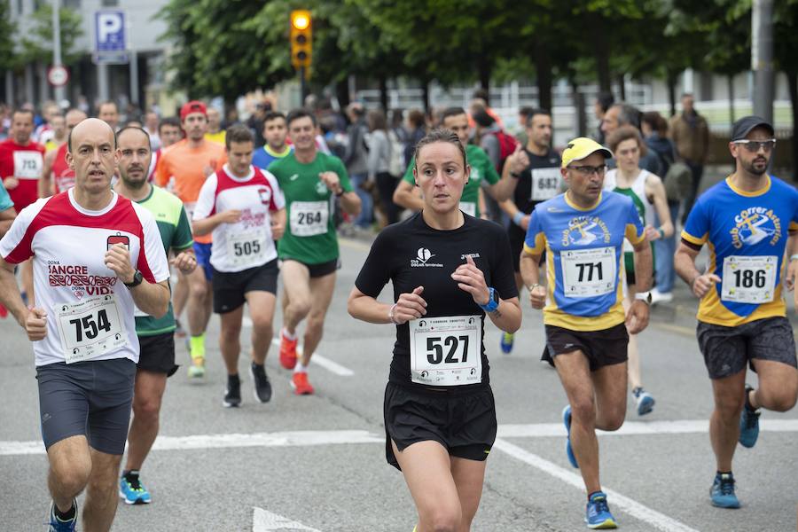 850 personas se sumaron a esta inciativa solidaria organizada por el Centro Comunitario de Sangre y Tejidos de Asturias, con el patrocinio de la Fundación EdP y la colaboración del Ayuntamiento de Gijón, la Dirección General de Deportes y EL COMERCIO