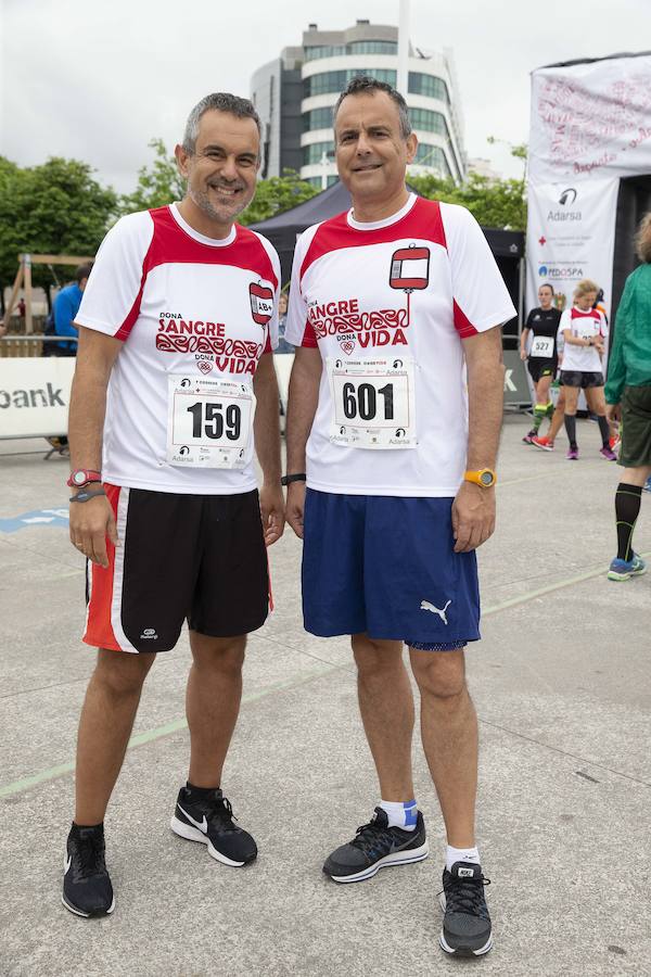 850 personas se sumaron a esta inciativa solidaria organizada por el Centro Comunitario de Sangre y Tejidos de Asturias, con el patrocinio de la Fundación EdP y la colaboración del Ayuntamiento de Gijón, la Dirección General de Deportes y EL COMERCIO