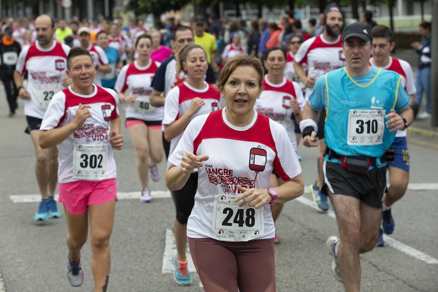 850 personas se sumaron a esta inciativa solidaria organizada por el Centro Comunitario de Sangre y Tejidos de Asturias, con el patrocinio de la Fundación EdP y la colaboración del Ayuntamiento de Gijón, la Dirección General de Deportes y EL COMERCIO