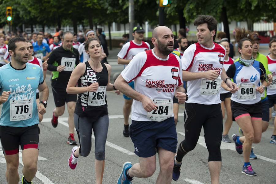 850 personas se sumaron a esta inciativa solidaria organizada por el Centro Comunitario de Sangre y Tejidos de Asturias, con el patrocinio de la Fundación EdP y la colaboración del Ayuntamiento de Gijón, la Dirección General de Deportes y EL COMERCIO
